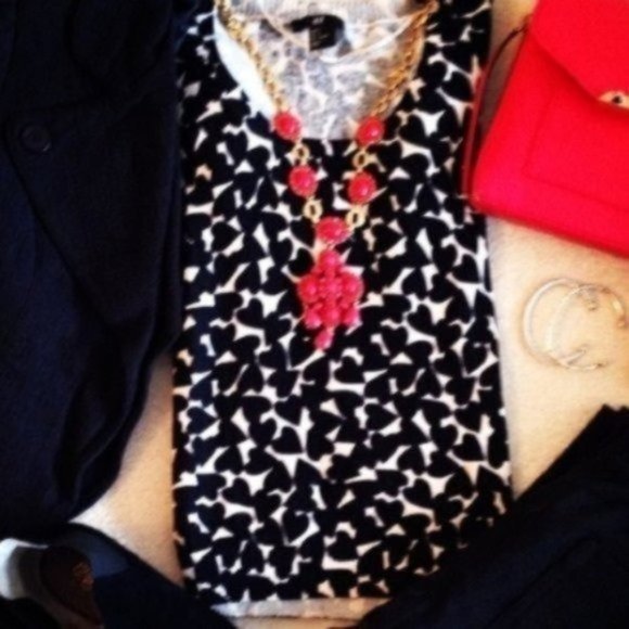 H&M | Sweater | Cropped Sweater with Black Hearts on Cream - Picture 7 of 10